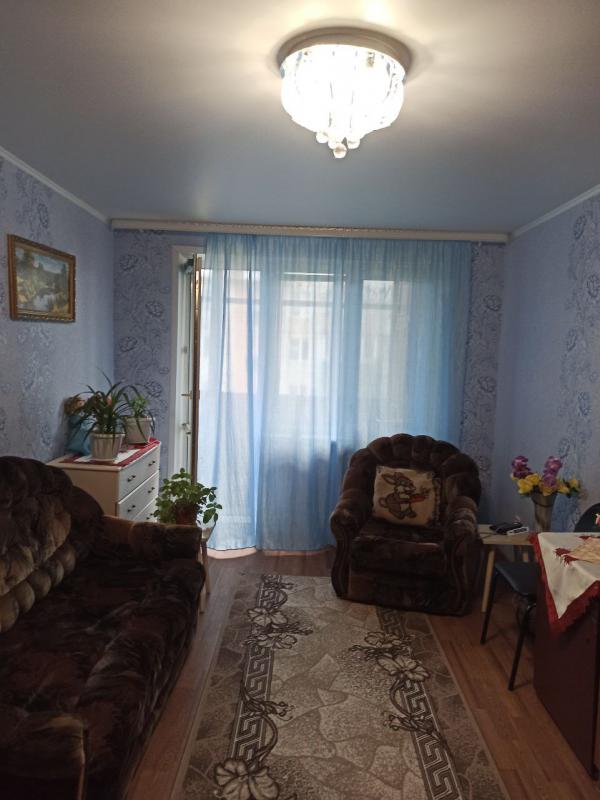 Продаётся двухкомнатная квартира  в тихом районе, г. - Новотроицк