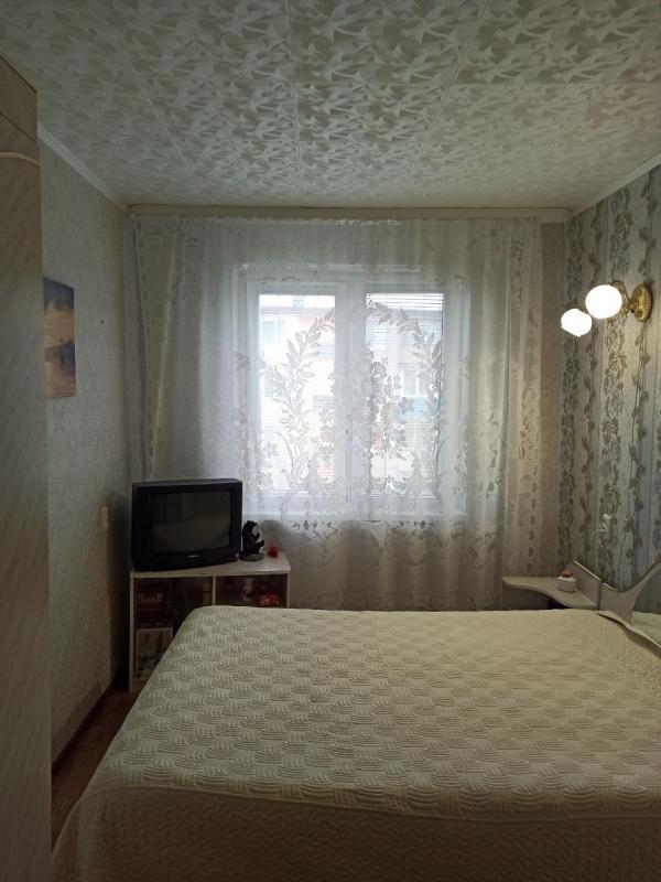 Продаётся двухкомнатная квартира  в тихом районе, г. - Новотроицк