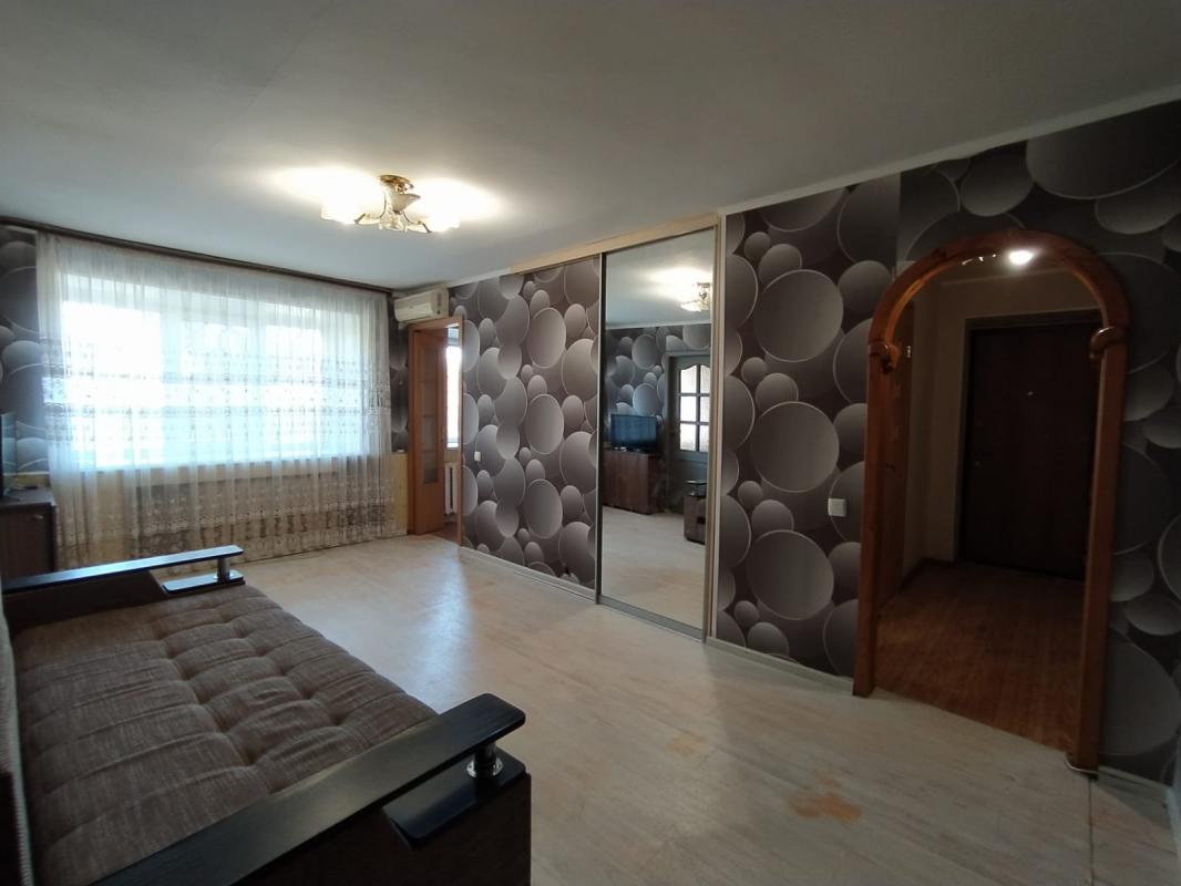 Продаётся 2-х комнатная квартира, на 1 этаже 5-ти этажного кирпичного дома, по адресу г Новотроицк у - Новотроицк