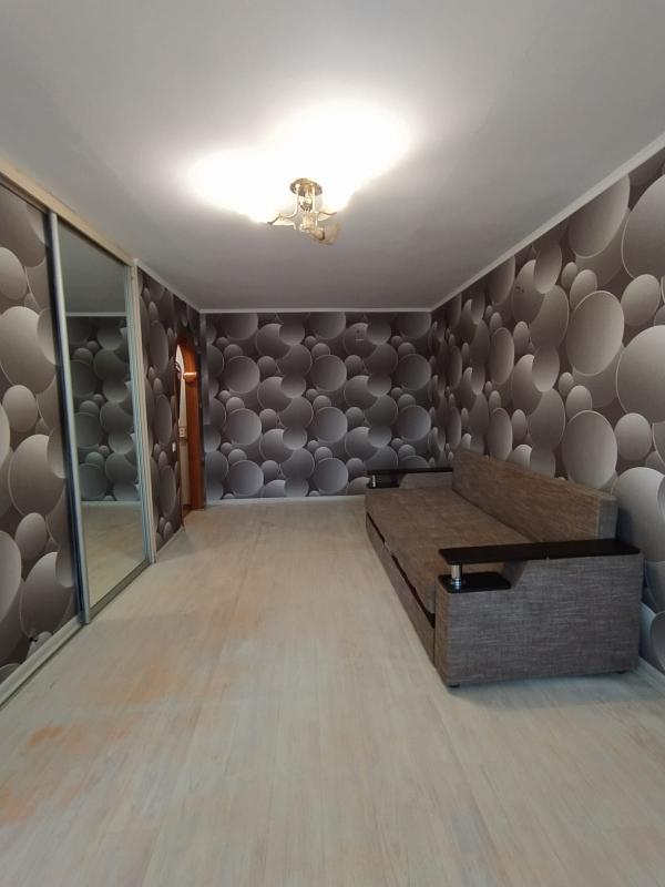 Продаётся 2-х комнатная квартира, на 1 этаже 5-ти этажного кирпичного дома, по адресу г Новотроицк у - Новотроицк