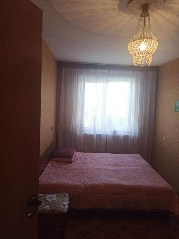 Продаётся отличная трёхкомнатная квартира с раздельными ходами все комнаты, с развитой инфраструктур - Новотроицк