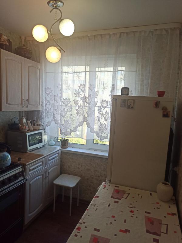 Продаётся отличная трёхкомнатная квартира с раздельными ходами все комнаты, с развитой инфраструктур - Новотроицк