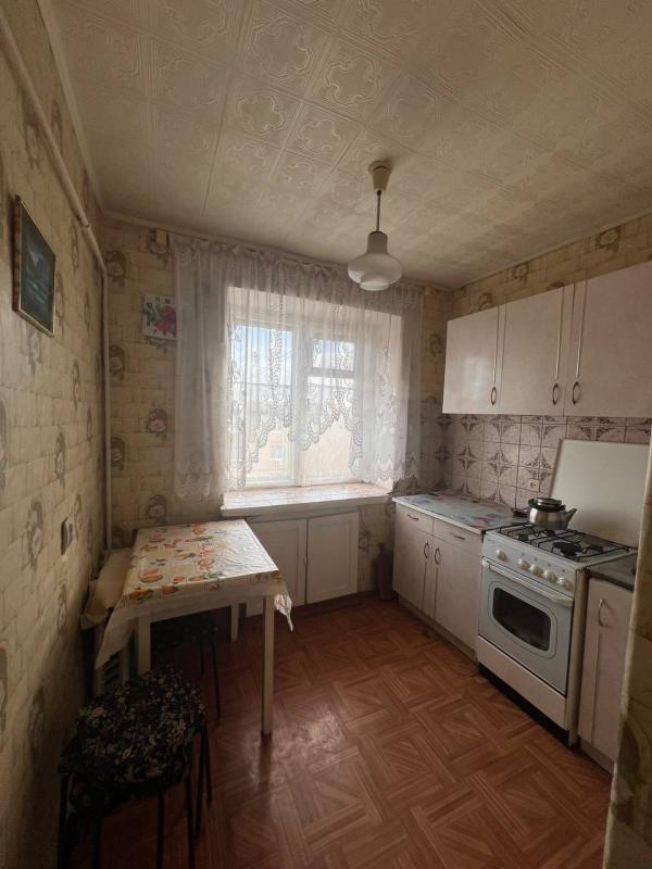 Продам просторную квартиру - Новотроицк