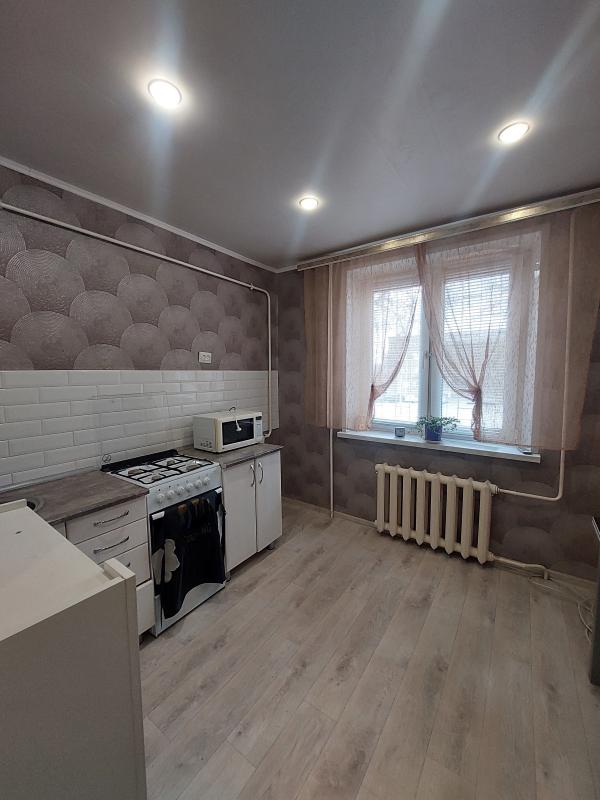 Продаётся уютная однокомнатная квартира площадью 33.1 квадратных метра на первом этаже девятиэтажног - Новотроицк