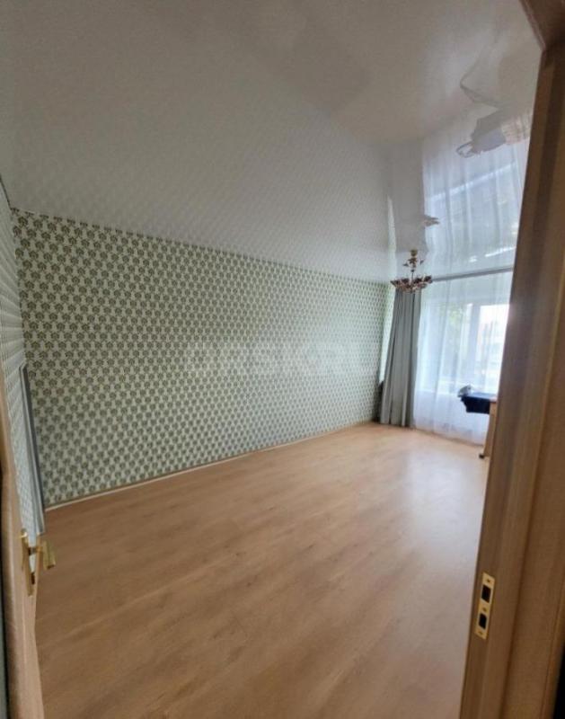 Продается просторная и светлая трёхкомнатная квартира общей площадью 62 кв. - Орск