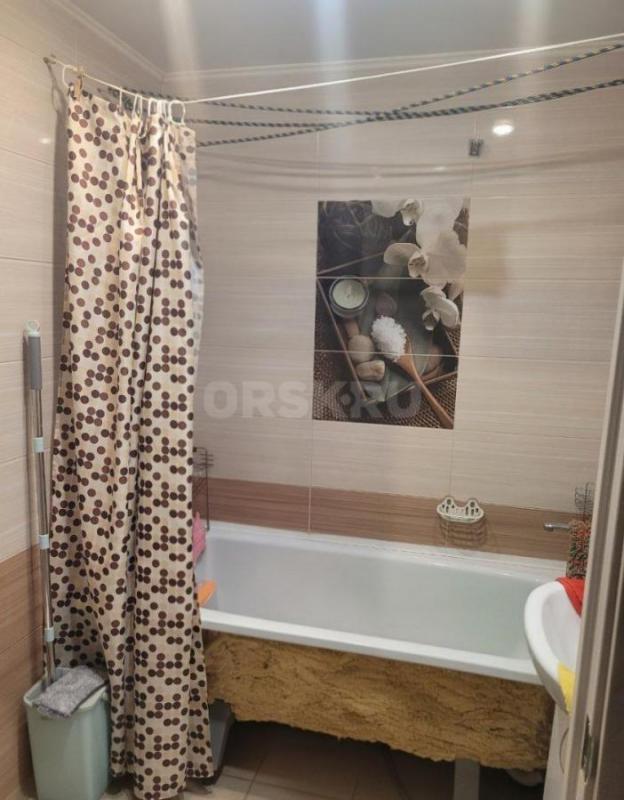 Продается просторная и светлая трёхкомнатная квартира общей площадью 62 кв. - Орск