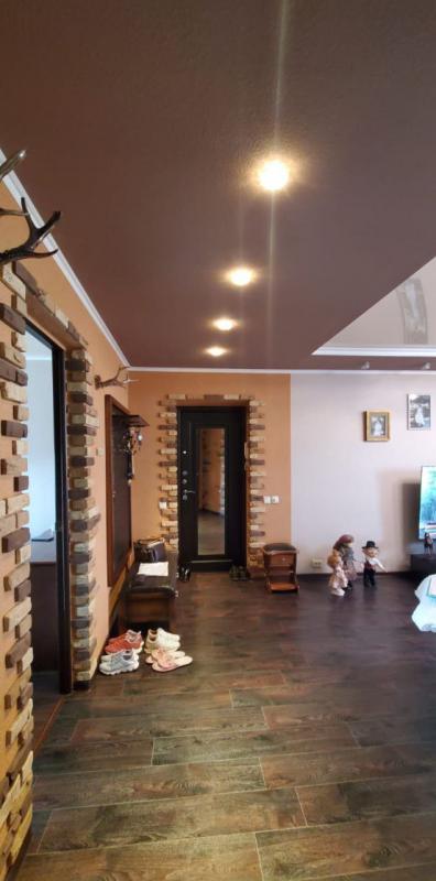 Просторная и уютная квартира ждет новых владельцев!

🌿 Предлагается: просторная трехкомнатная квар - Гай