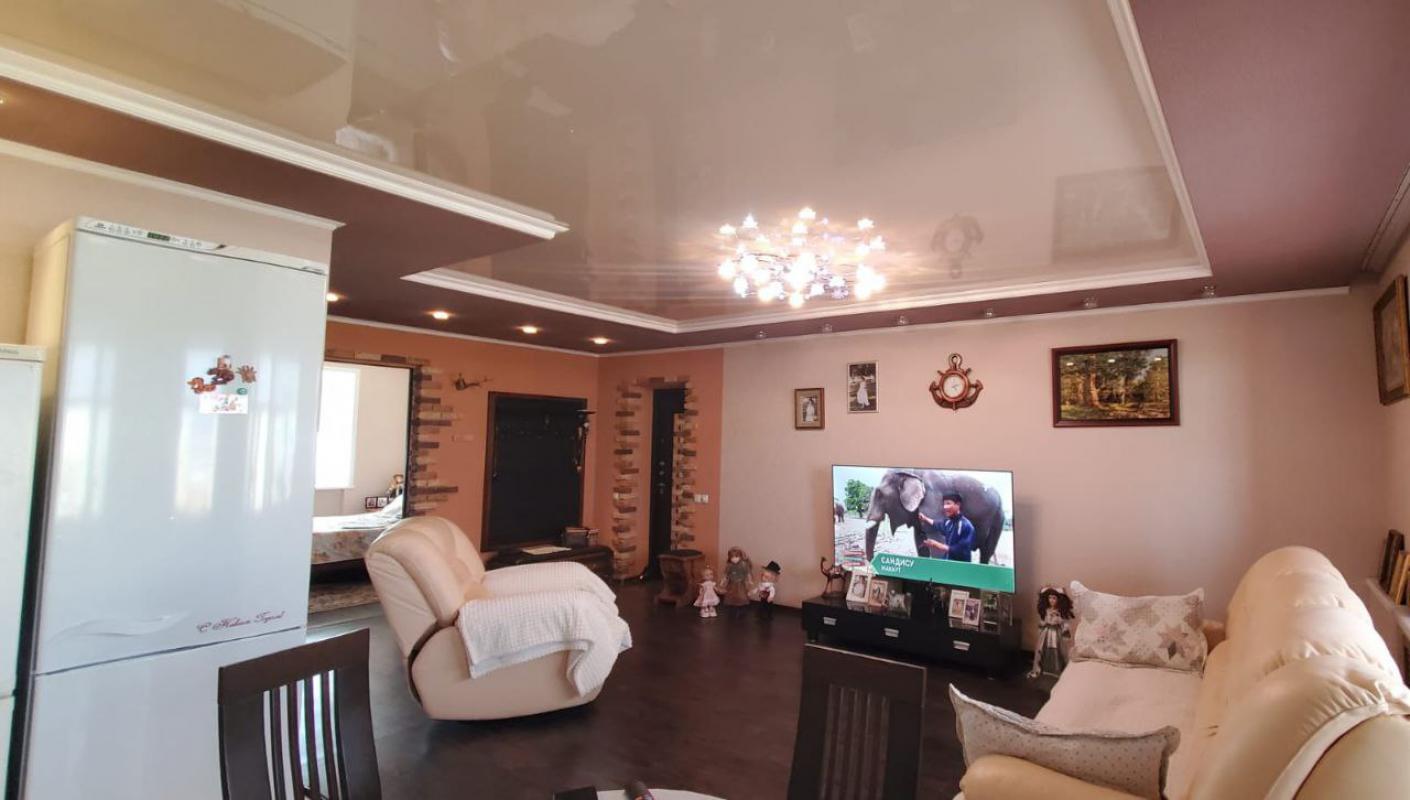 Просторная и уютная квартира ждет новых владельцев!

🌿 Предлагается: просторная трехкомнатная квар - Гай