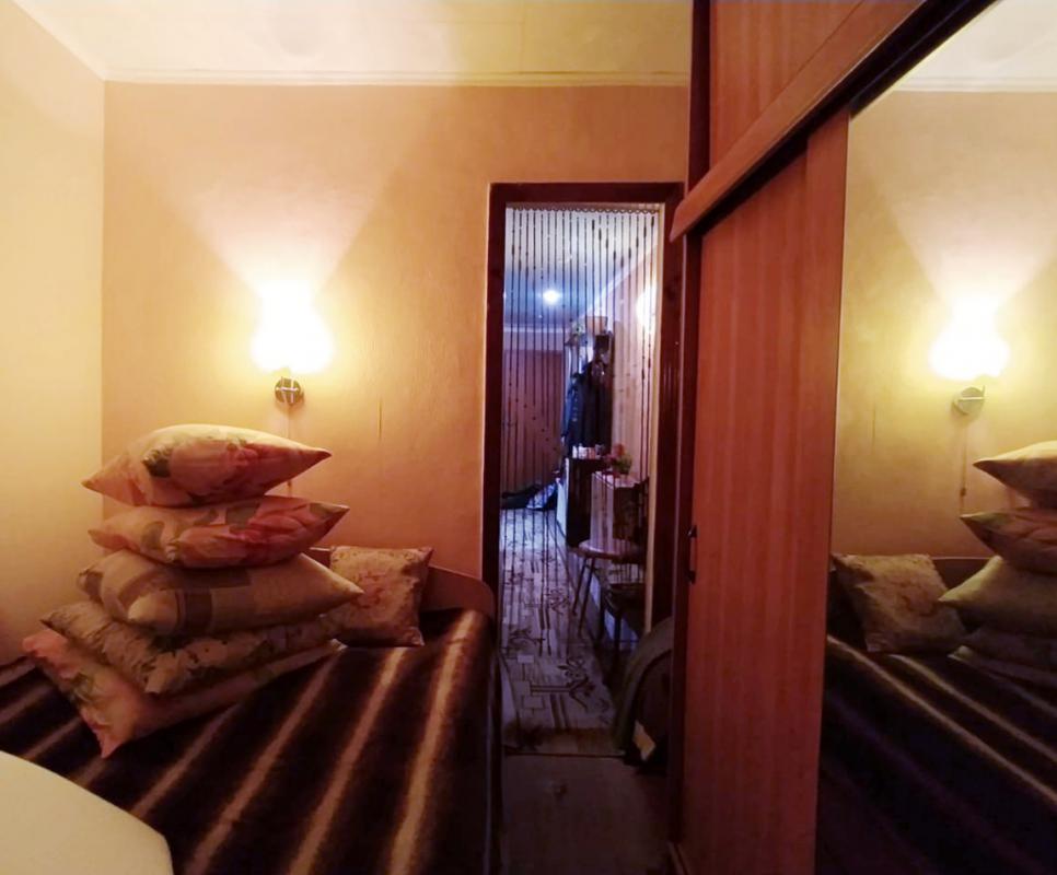 Продаётся 3-х  комнатная квартира, на 1 этаже, 5-ти этажного, кирпичного дома, по адресу:
 г Новотр - Новотроицк