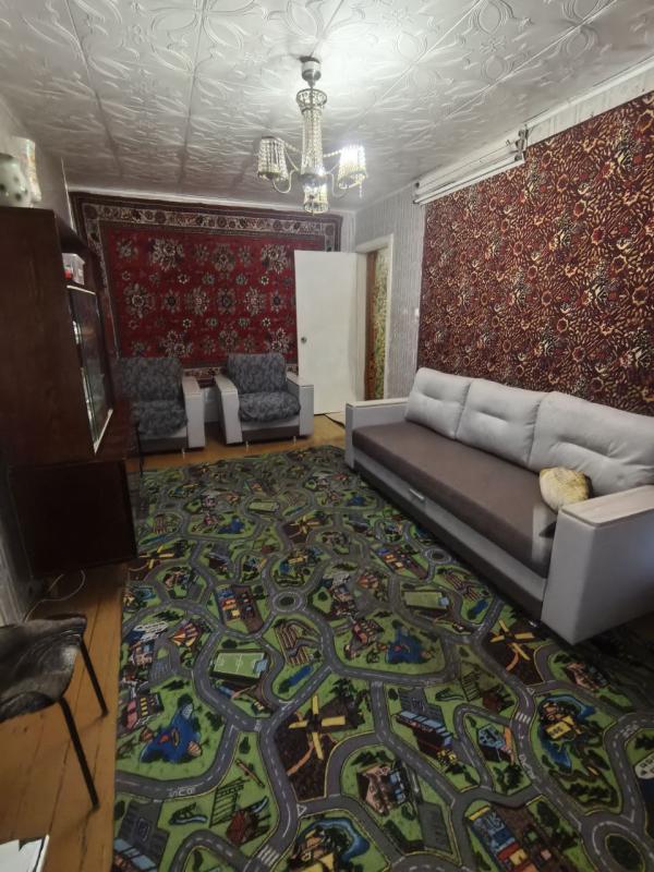 Продается 2х-комнатная квартира на Западном в панельной пятиэтажке на первом этаже. - Новотроицк