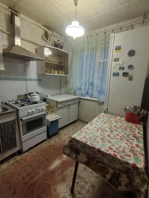 Продается 2х-комнатная квартира на Западном в панельной пятиэтажке на первом этаже. - Новотроицк