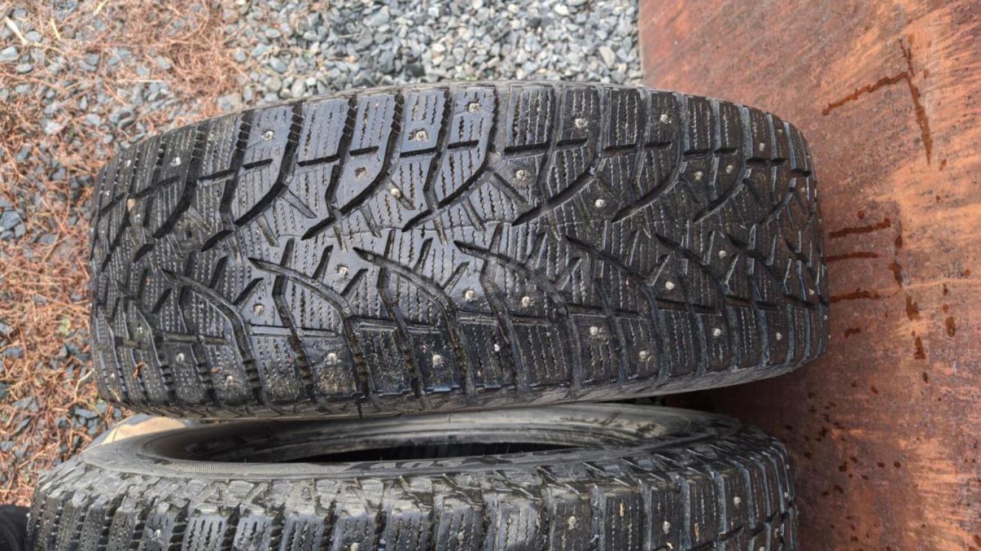 Продам комплект зимних шипованых шин Bridgestone Blizzak spike-02 SUV 215/65 R16. - Орск