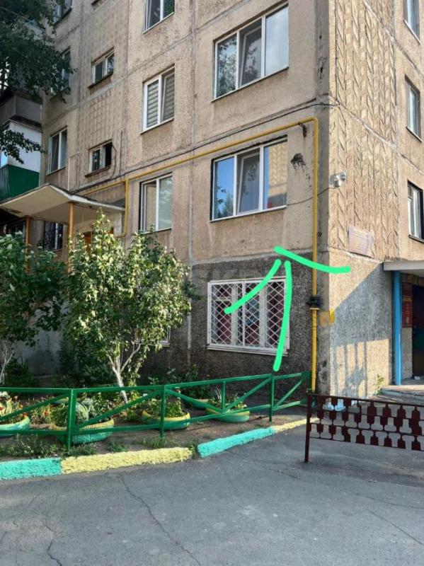 Продам 3х комнатную квартиру озтп 7й микрорайон, школа садик сбоку дома! - Орск