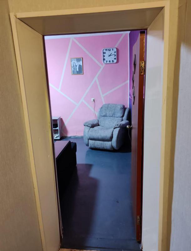 Продается теплая 2-х квартира 
Большие раздельные комнаты ширина 3,5. - Новотроицк