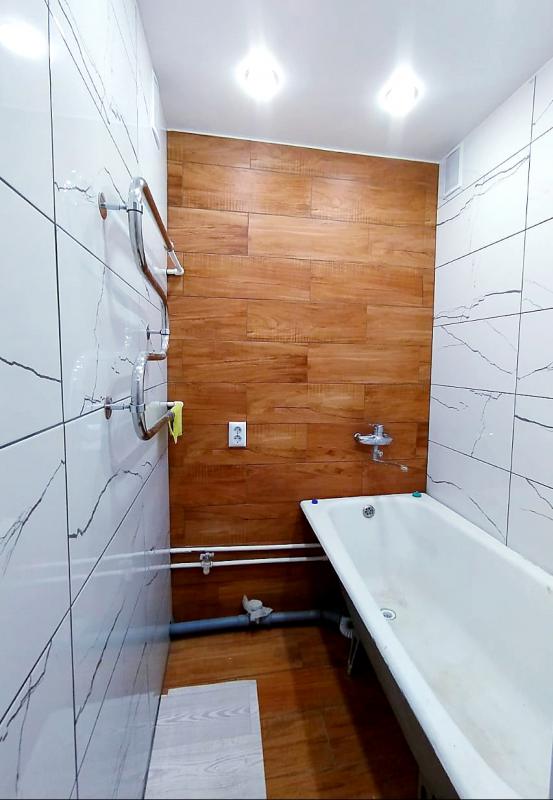 ВНИМАНИЕ, ПРОДАЁТСЯ 2-Х КОМНАТНАЯ КВАРТИРА, СО СВЕЖИМ, КАЧЕСТВЕННЫМ РЕМОНТОМ! - Новотроицк