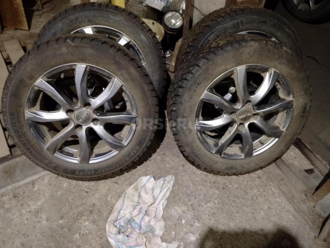 Продам зимнюю резину Goodrich  размер 185/60/R15   4 на100 в хорошем состоянии, 1 сезон. - Орск