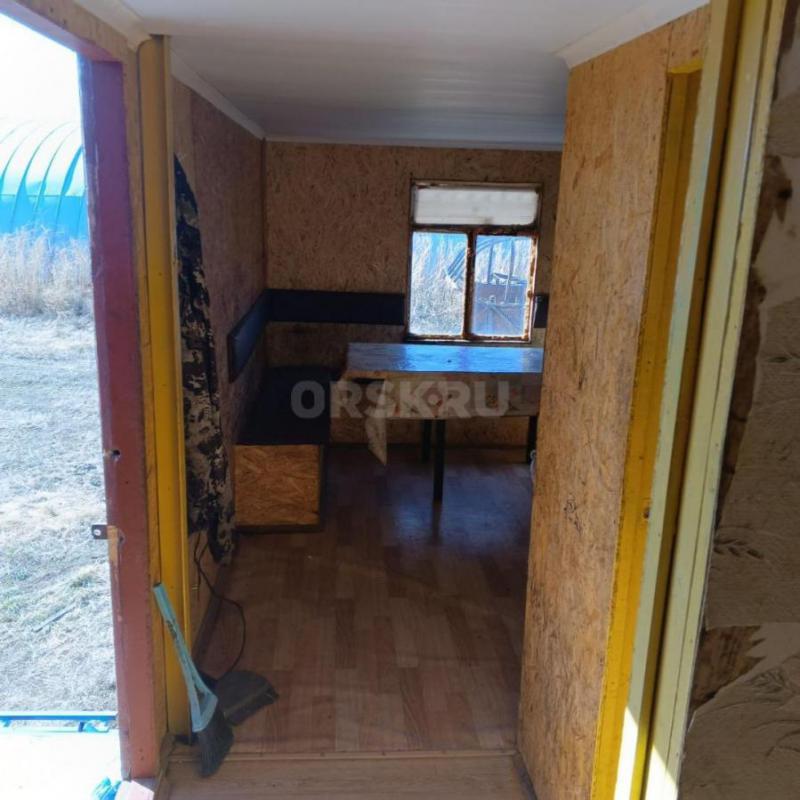 Продам вагон дом в отличном состояний с хорошим ремонтом внутри,в крыше встроен бак для воды на 300 - 1