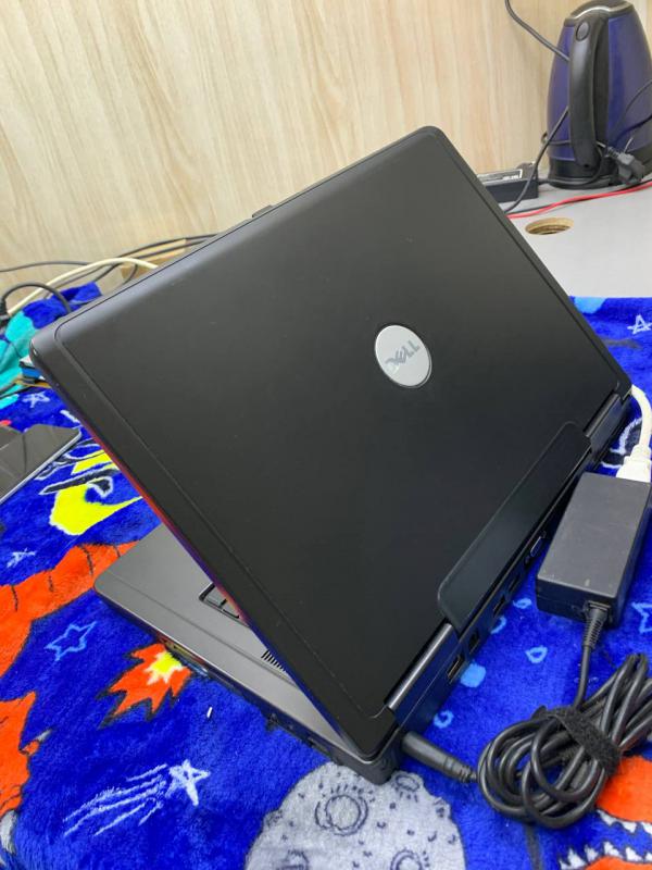 Ноутбук дел в отличном состоянии 
Подойдет для дачи , гаража , просмотра фильмов и прослушивания муз - Новотроицк