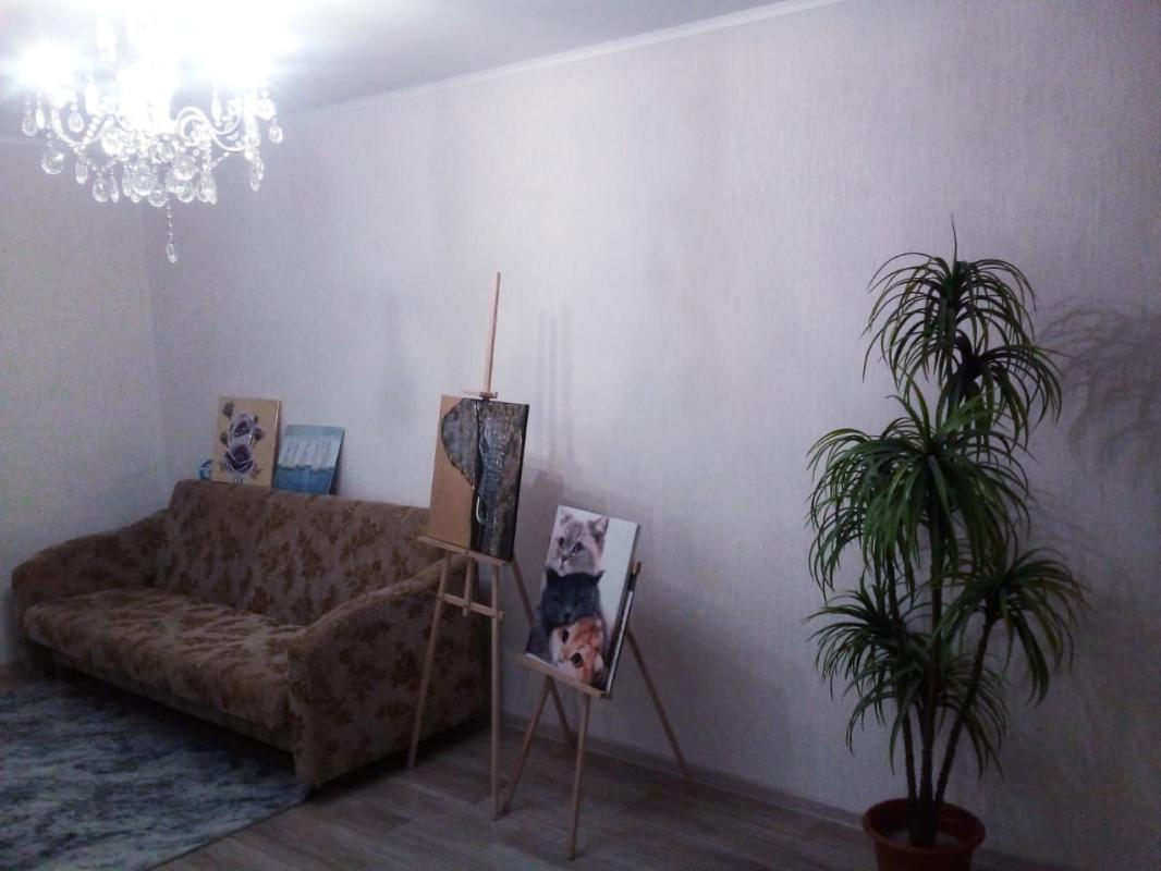 Продается ШИКАРНАЯ  2х-КОМНАТНАЯ КВАРТИРА в самом центре города на ост. - Новотроицк