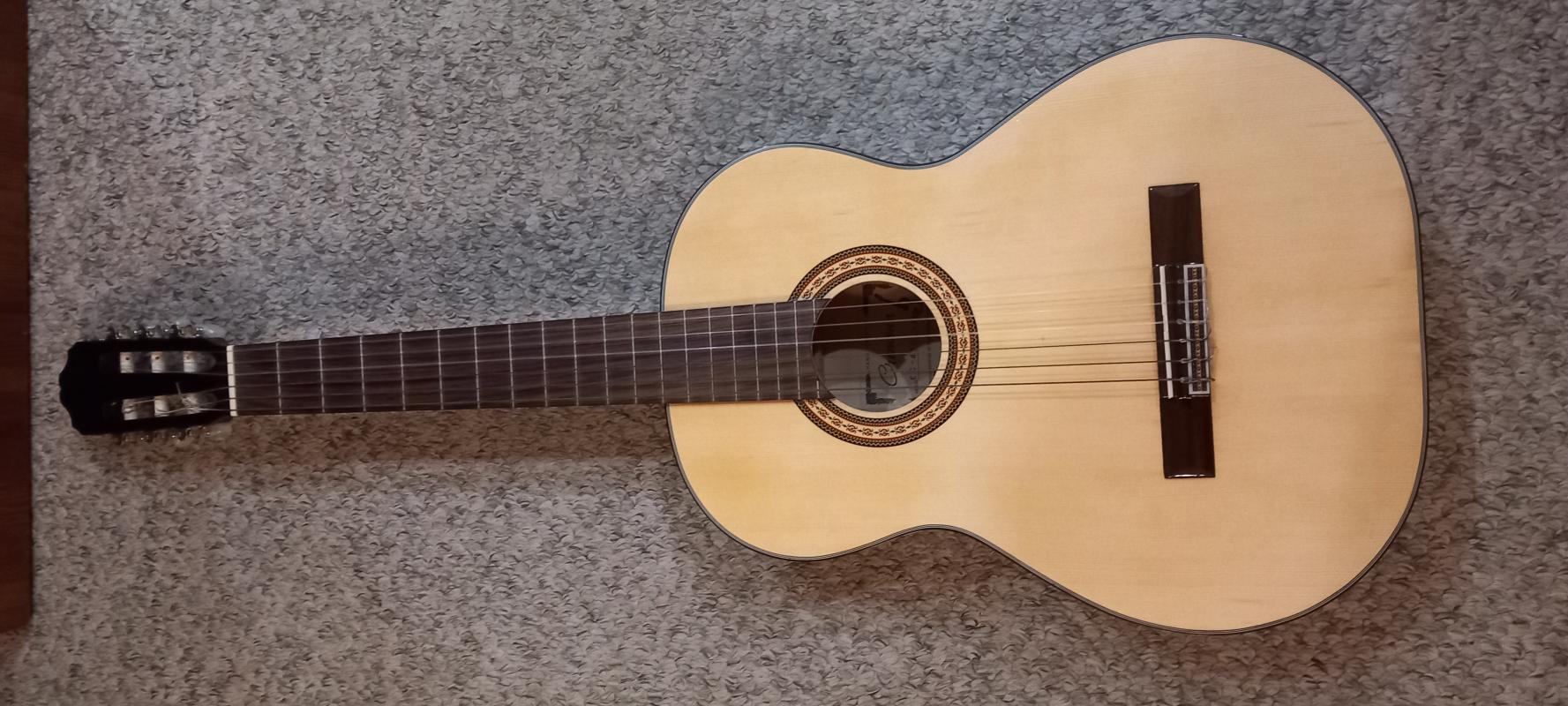 Гитара 6 струн с чехлом. - Новотроицк