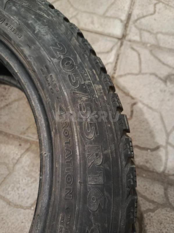 Продам б/у комплект зимних шипованных шин 205/55/r16: три баллона Нокиан Хакка 5, один Сайлун. - Орск