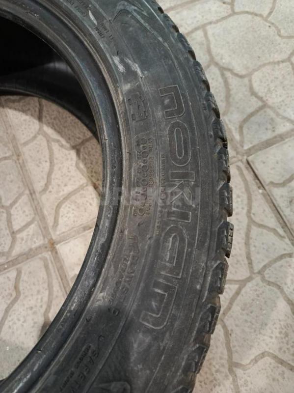 Продам б/у комплект зимних шипованных шин 205/55/r16: три баллона Нокиан Хакка 5, один Сайлун. - Орск