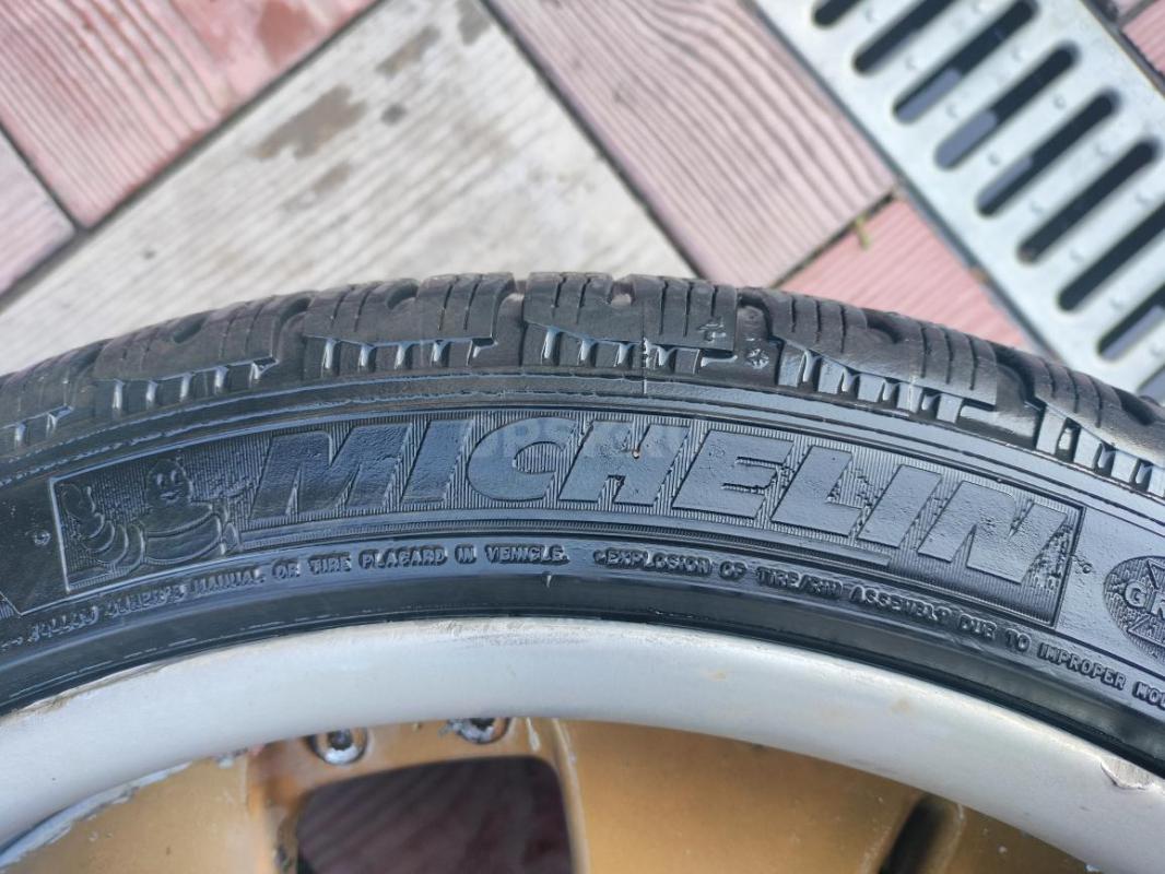 Продам комплект резины с дисками. - Орск