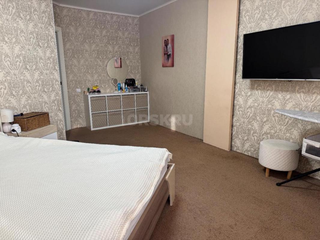 Продам квартиру в пятиэтажном кирпичном доме, на 2 этаже. - Орск