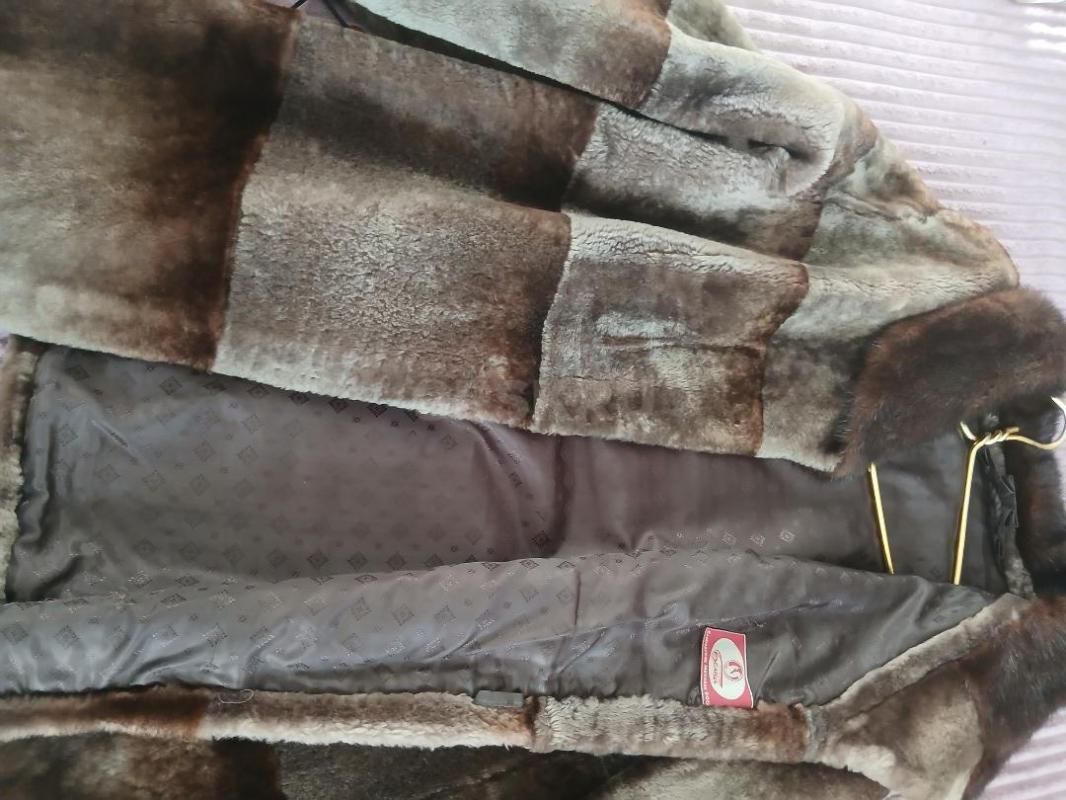 Продам натуральную мутоновуй шубу,с норковым воротником в хорошем состоянии. - Орск