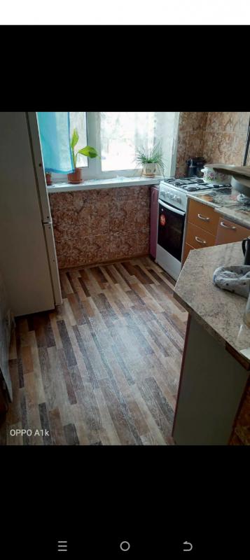 Срочно продам квартиру требует небольшого ремонта по вашему вкусу, балкон застеклённый, окна пластик - Новотроицк