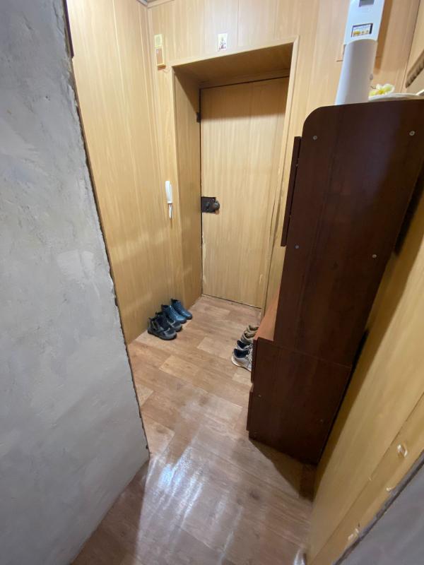 двухкомнатная на площадь Ленина, балкон застеклен, кондиционер, косметический ремонт - Новотроицк