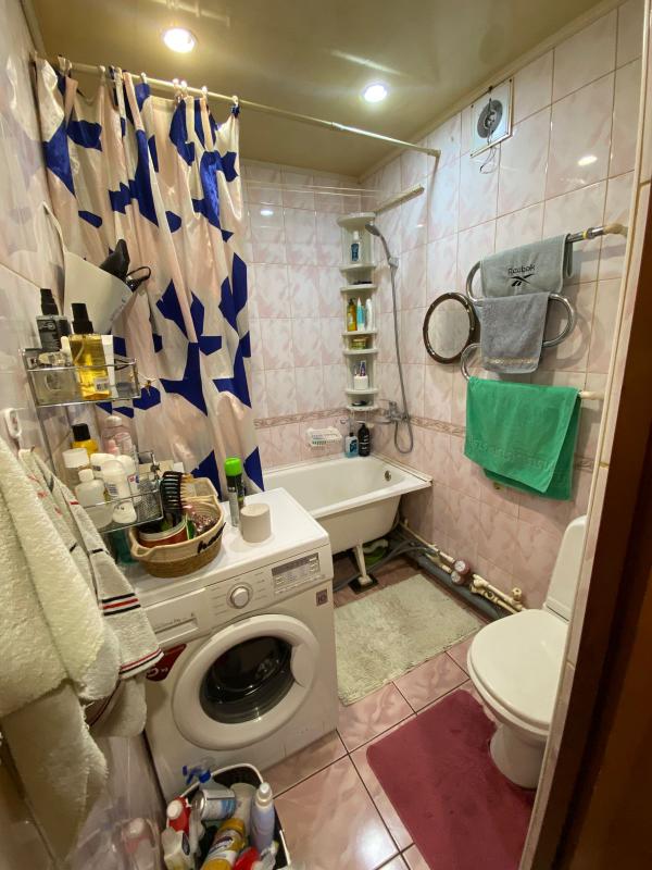 двухкомнатная на площадь Ленина, балкон застеклен, кондиционер, косметический ремонт - Новотроицк