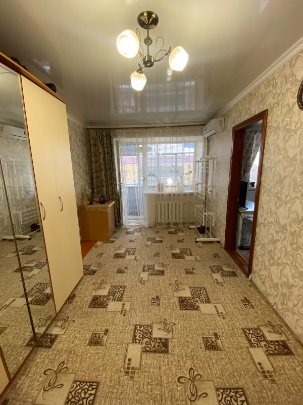 двухкомнатная на площадь Ленина, балкон застеклен, кондиционер, косметический ремонт - Новотроицк