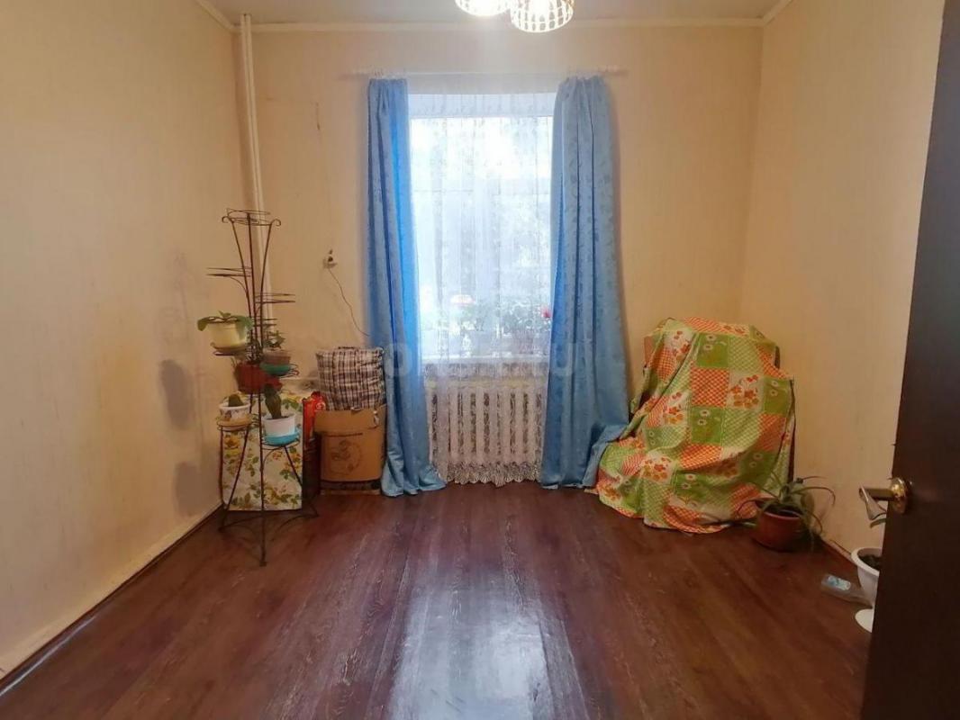 Продаётся большая 3-комнатная квартира в 2-этажном кирпичном доме по адресу пер. - Орск