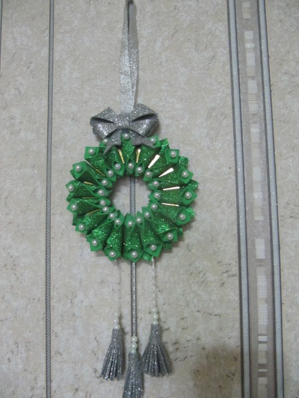 Ёлка-подвеска из фетра 200р, подвеска зелёная из фоамирана 200р, медальоны розовые 150 р, гномы 150 - Новотроицк