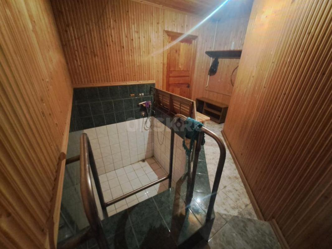 Продаётся прекрасный, уютный двухэтажный дом, общей площадью 341 кв. - Орск