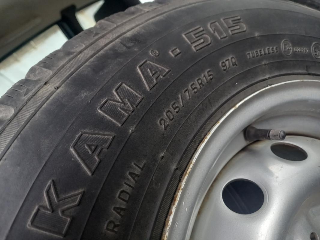 Продам Б/у Шипованную резину на Ниву Шевроле Кама-515 205/75/ R15 97Q 
На Штампованных (заводских)Ди - Новотроицк