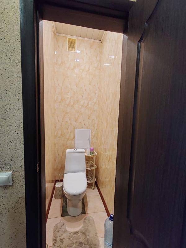 Продам  просторную 3- комнатную квартиру в центре города ( старого типа). - Новотроицк