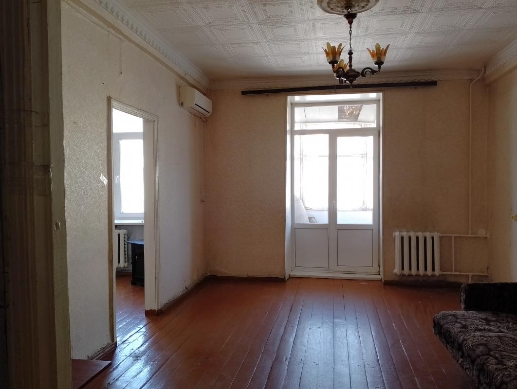 Продаю 2-к квартиру старого типа ул Советская д 5, средний подъезд, третий этаж. - Новотроицк