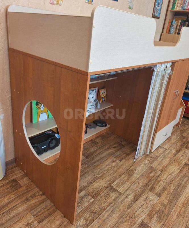 Кровать-чердак в хорошем состоянии
Кровать: 140х185х84 см
Спальное место: 80х180 см
Лестница: 108 - Орск