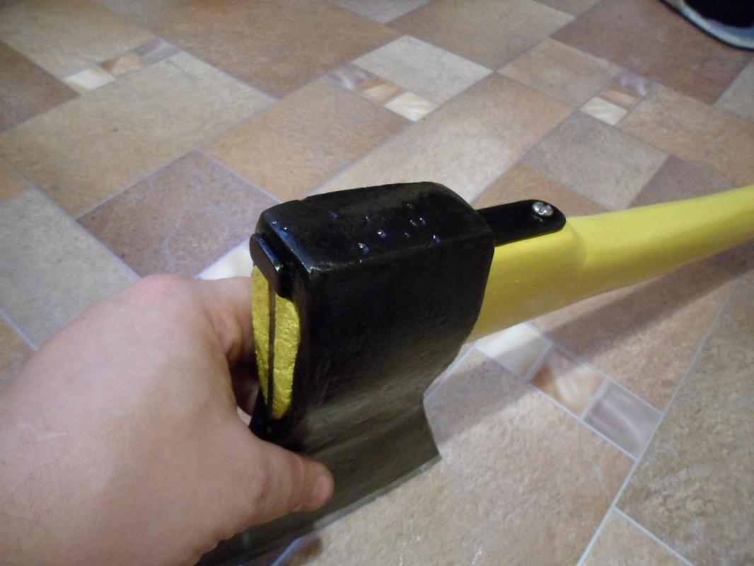 Топор из СССР с кобурой для безопасной транспортировки. - Новотроицк