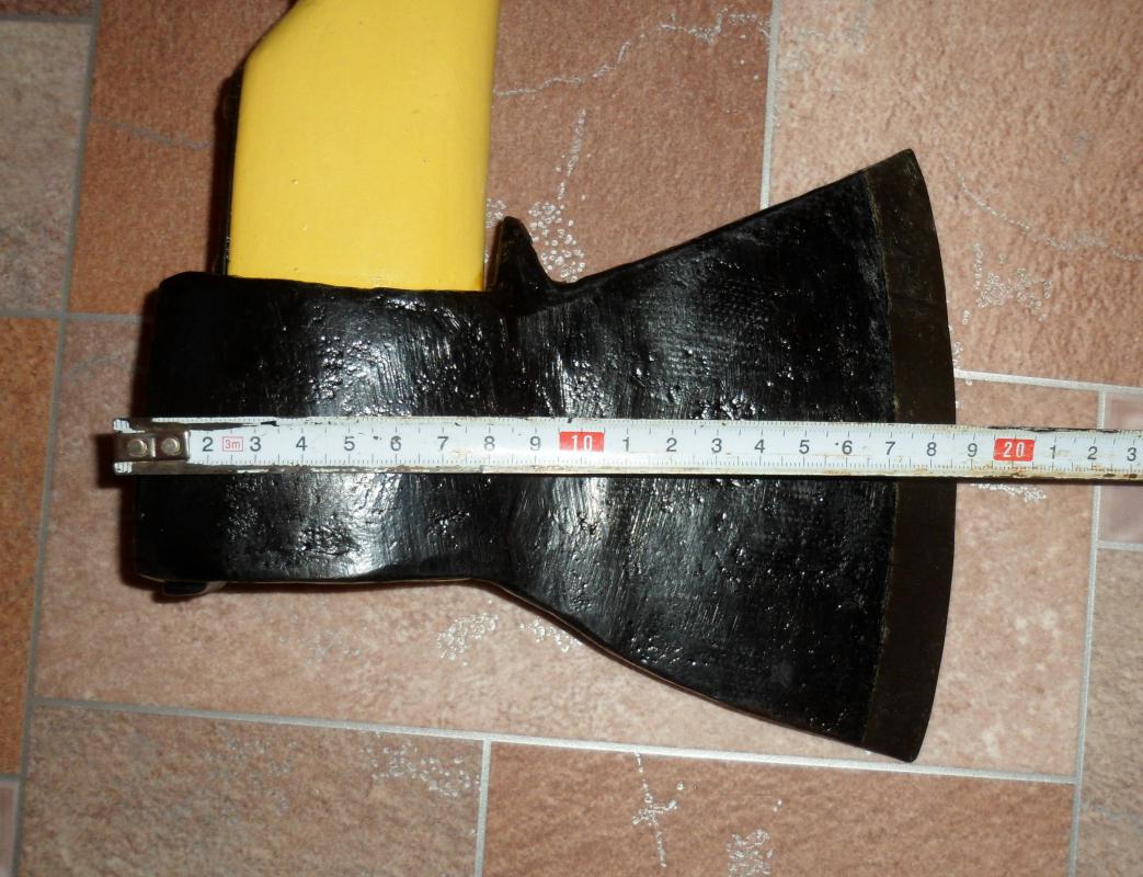 Топор из СССР с кобурой для безопасной транспортировки. - Новотроицк