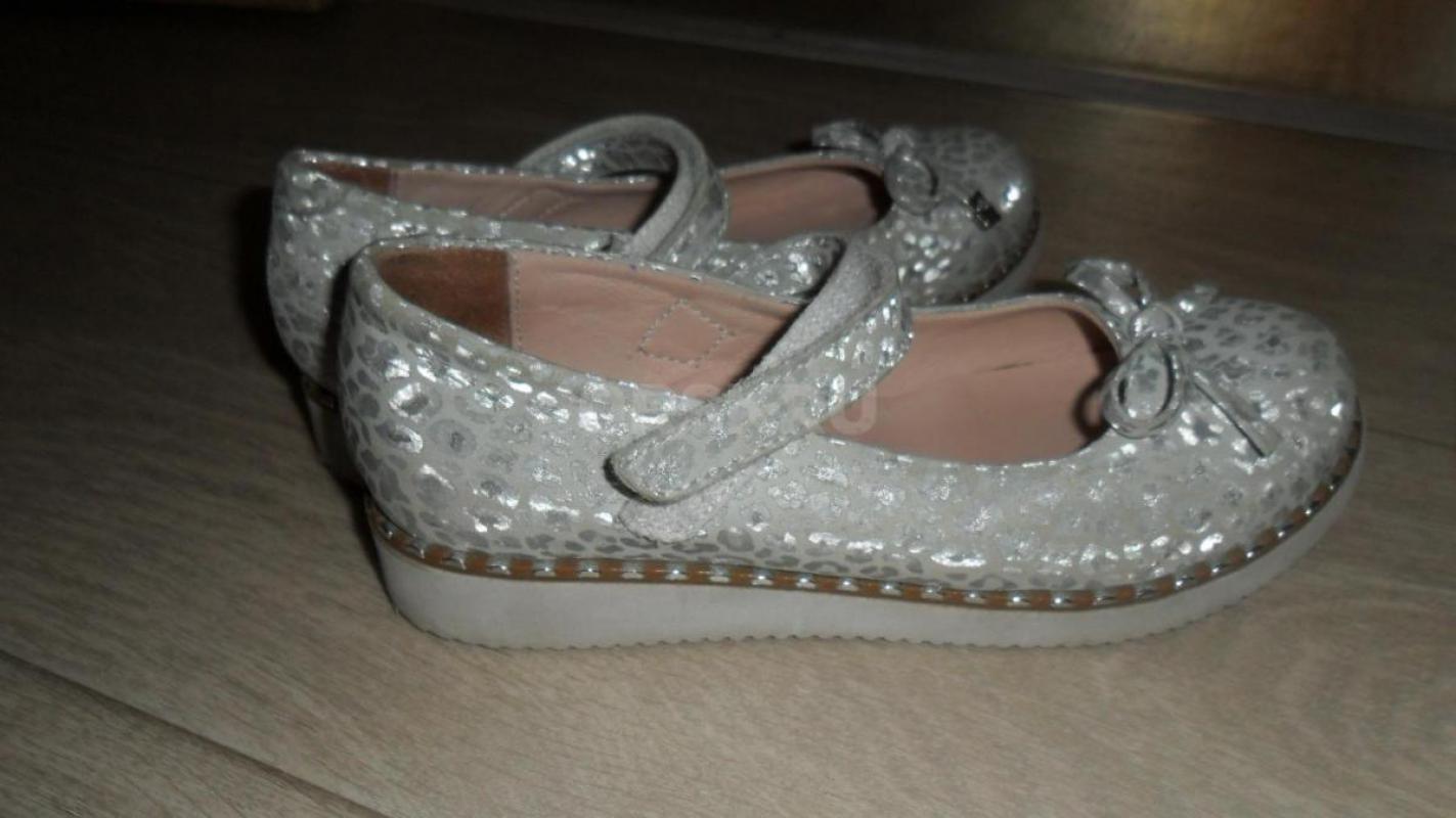 Продам теплое осеннее пальто на девочку, рост 128-134 см, состояние нового, рукава подворачиваются. - Орск