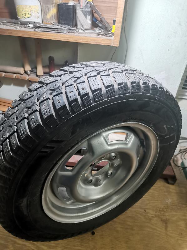 Шипованная резина  на дисках MAXXlS 175/70R/13 диск5*13 Н2 комплект - Орск