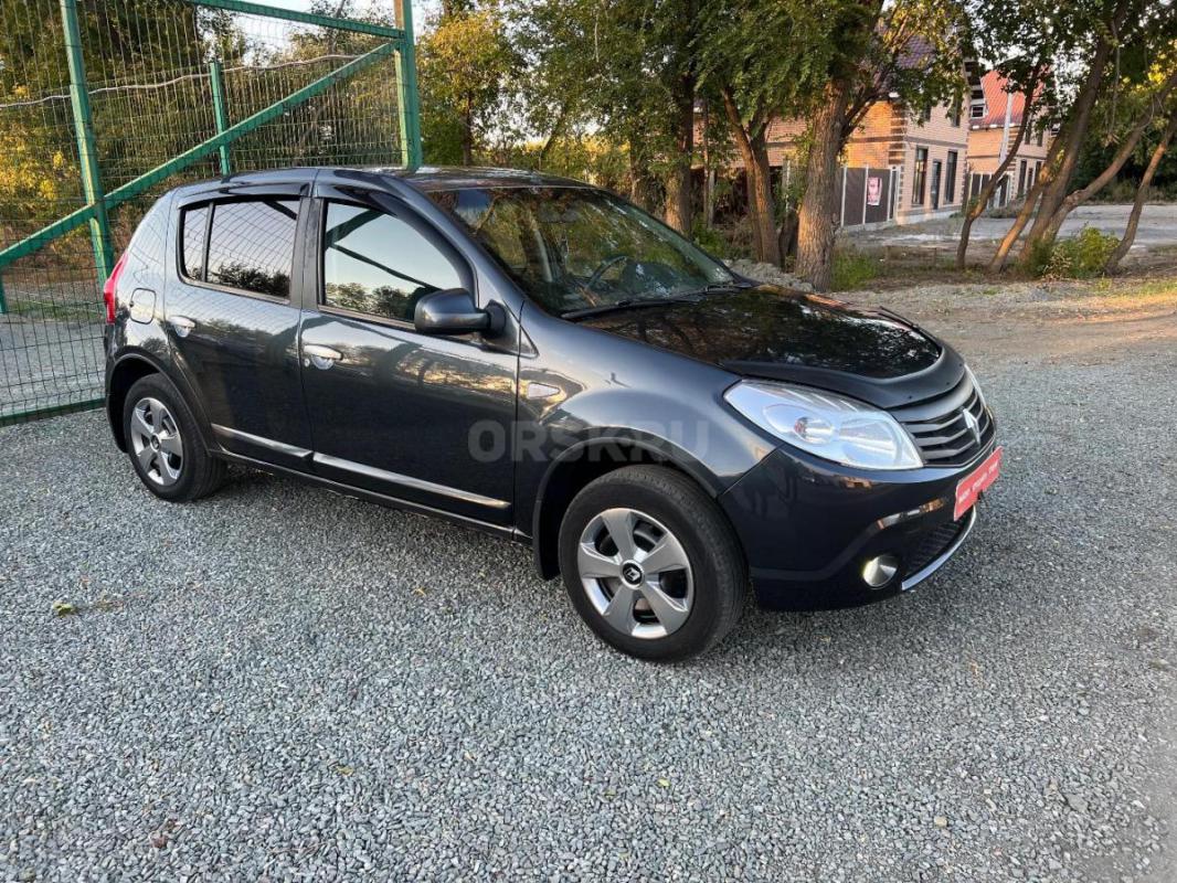 RENAULT Sandero Год 2010
3 собственник птс оригинал
Максимальная комплектация
Мощный Двигатель: 1 - Орск