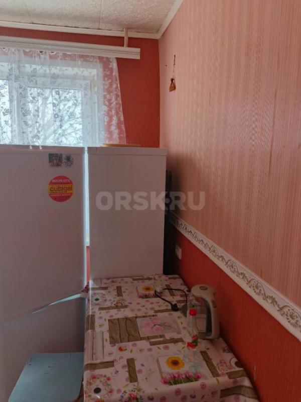 Сдам однокомнатную квартиру на длительный срок на остановке Луч по улице Красная. 15 тысяч+ вода и с - Орск