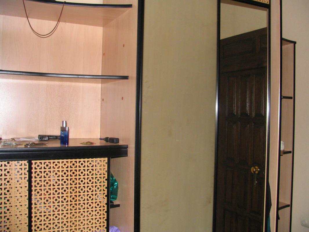 сдается  на длительный срок  трехкомнатная квартира  на втором этаже , трехэтажного  дома . - Новотроицк