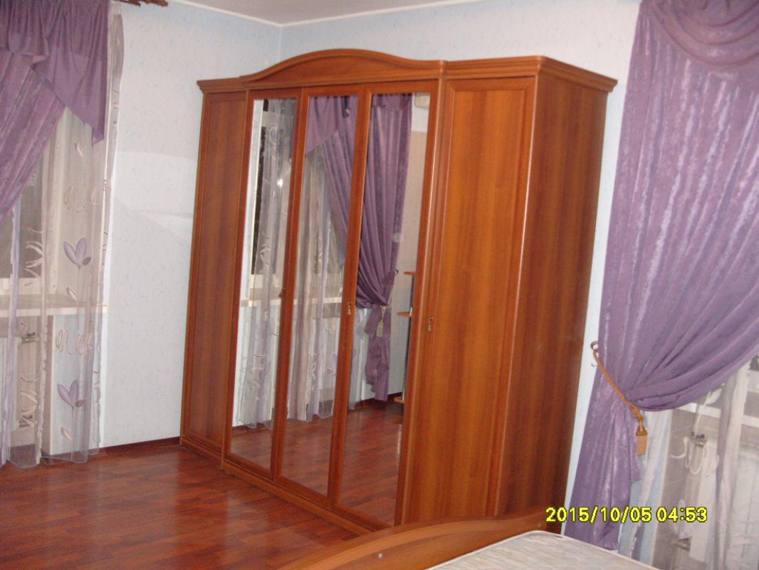 сдается  на длительный срок  трехкомнатная квартира  на втором этаже , трехэтажного  дома . - Новотроицк