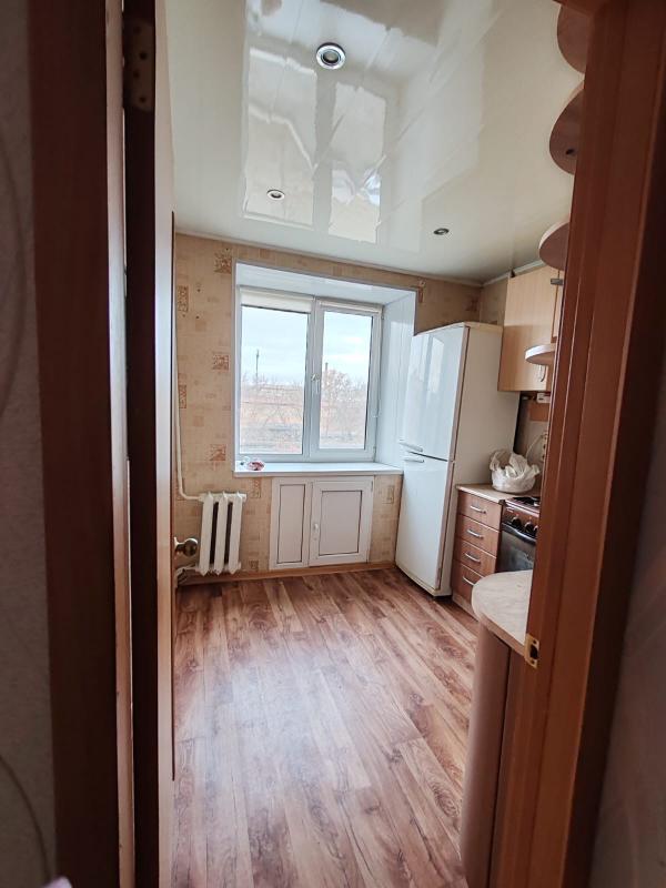 Продается уютная трёхкомнатная квартира в молочном доме на третьем этаже. - Новотроицк