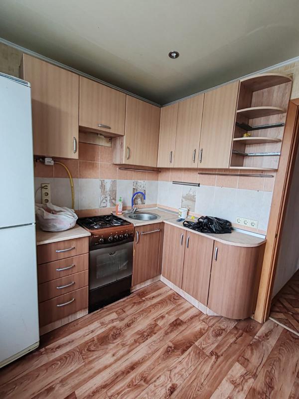 Продается уютная трёхкомнатная квартира в молочном доме на третьем этаже. - Новотроицк